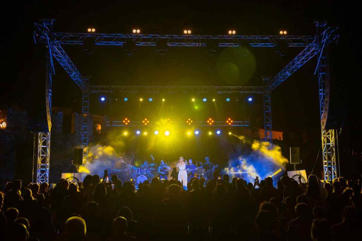 Πλήθος κόσμου στη συναυλία της Μελίνας Ασλανίδου στη Ναύπακτο Πλήθος κόσμου στη συναυλία της Μελίνας Ασλανίδου στη Ναύπακτο