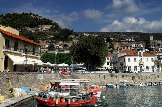 Πού να φάτε στη Ναύπακτο: Ο πλήρης οδηγός για φαγητό και τοπικές γεύσεις