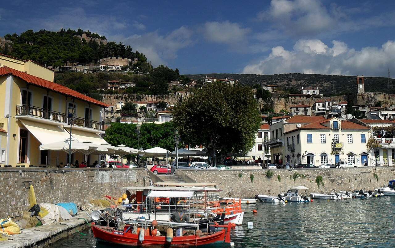 Πού να φάτε στη Ναύπακτο: Ο πλήρης οδηγός για φαγητό και τοπικές γεύσεις