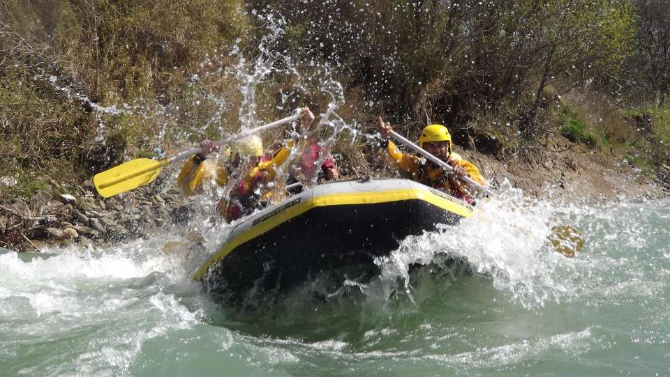 River trekking και rafting στον Εύηνο: Μοναδική εμπειρία στη φύση